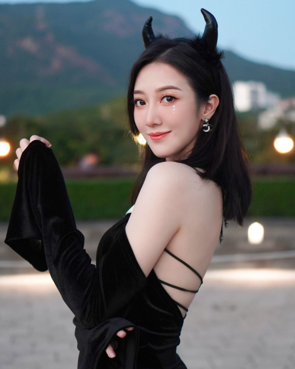 何依婷結婚一周年峇里結婚片段曝光！ 罕曬富二代老公正面相：期待我們一起變老 