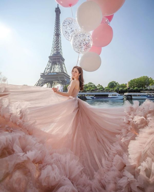 何依婷結婚一周年峇里結婚片段曝光！ 罕曬富二代老公正面相：期待我們一起變老 