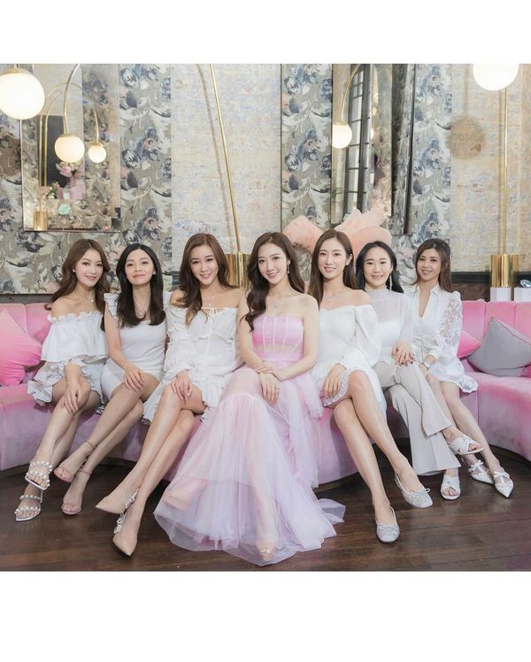 何依婷結婚一周年峇里結婚片段曝光！ 罕曬富二代老公正面相：期待我們一起變老 