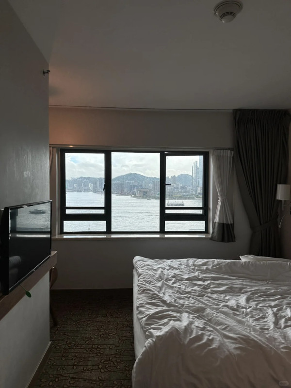 上水超市驚見內地客瘋搶食油 狂掃十幾箱買到缺貨！街坊稱連「呢樣」都唔放過 