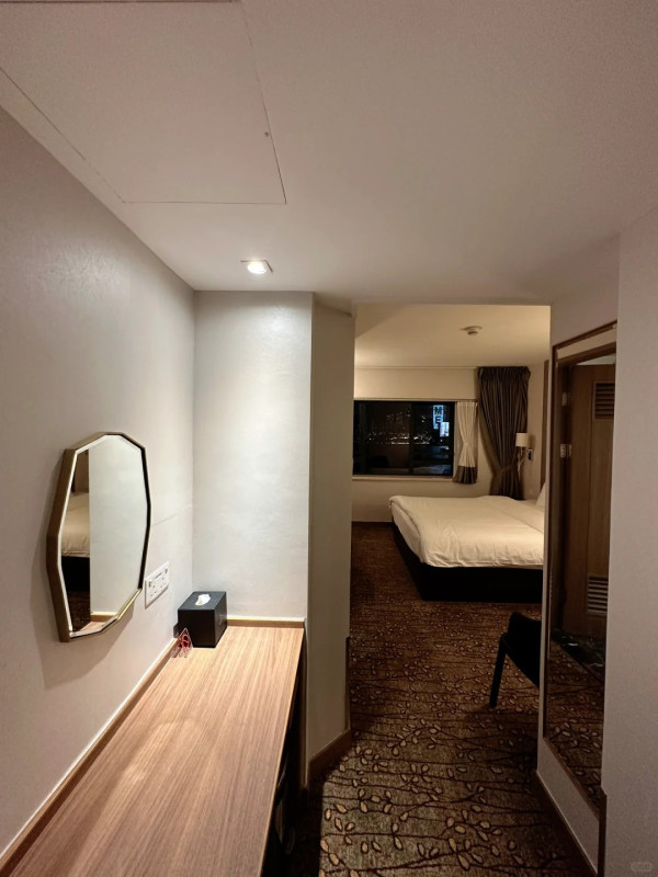 香港最窄酒店！ 每層只有1間房？竟隱藏海景房！