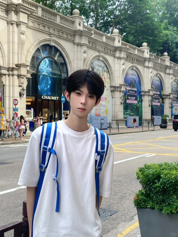 男色經濟｜內地茶飲店搵素人靚仔駐場 吸引大批「女客」合照任影唔嬲 