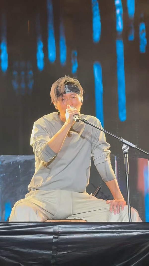 內地客日本巧遇梁朝偉獲合照 後面竟有陳奕迅亂入引全網羡慕 