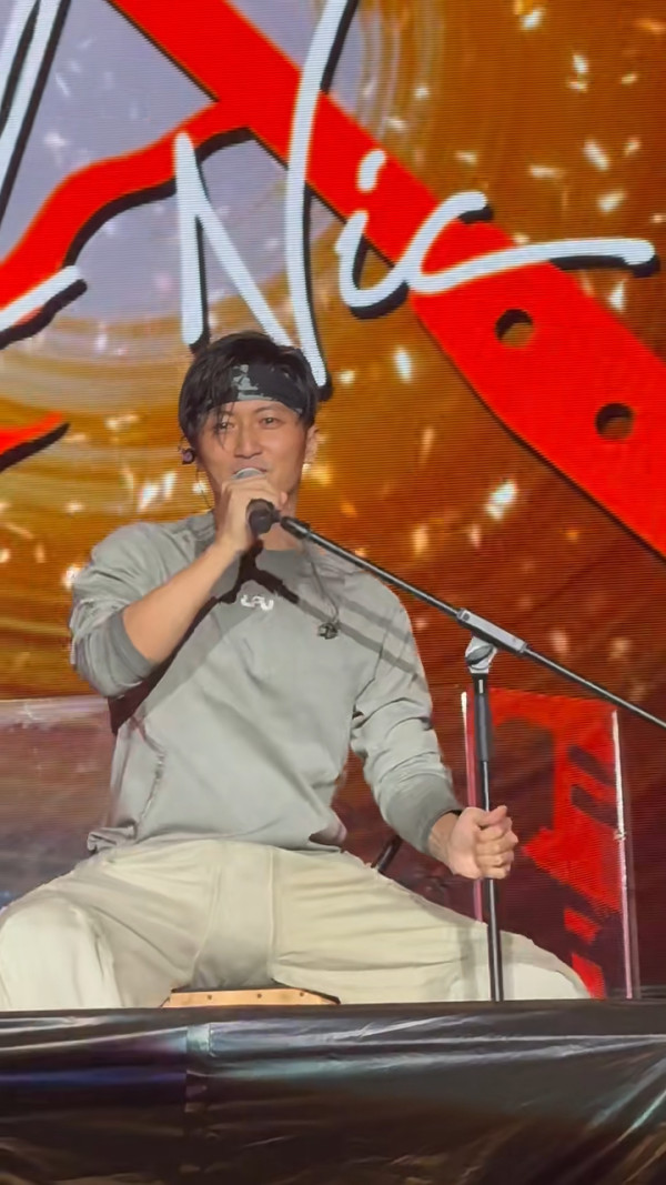 內地客日本巧遇梁朝偉獲合照 後面竟有陳奕迅亂入引全網羡慕 