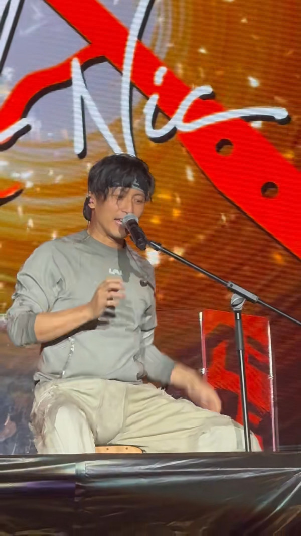 內地客日本巧遇梁朝偉獲合照 後面竟有陳奕迅亂入引全網羡慕 