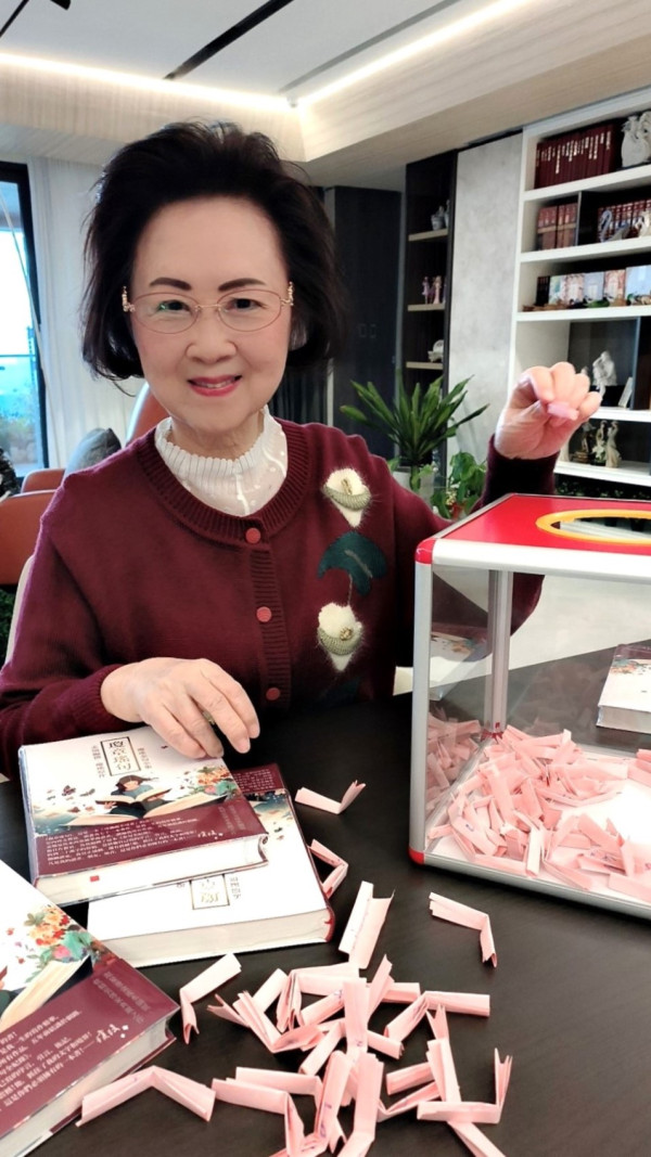 古巨基內地商演獻唱憶瓊瑤 崩潰痛哭：送給我最尊敬的妳 