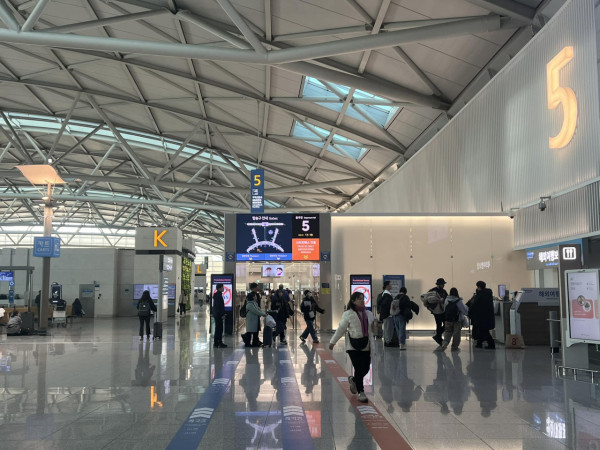 南韓戒嚴令｜陳倩揚改機票提早回港 社交網報平安 不斷更新當地情況 