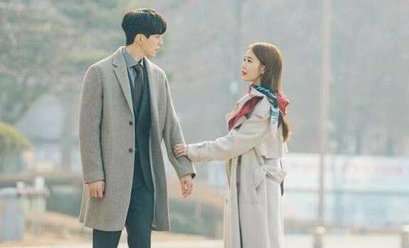 這種心理狀態使他們在面對挑戰時容易感到焦慮和無助。他們常常為了迎合他人的期望而忽視自己的需求,這使得他們在情感上感到疲憊。