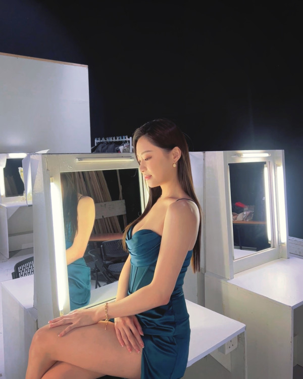 葉蒨文2024香港小姐吊帶谷胸