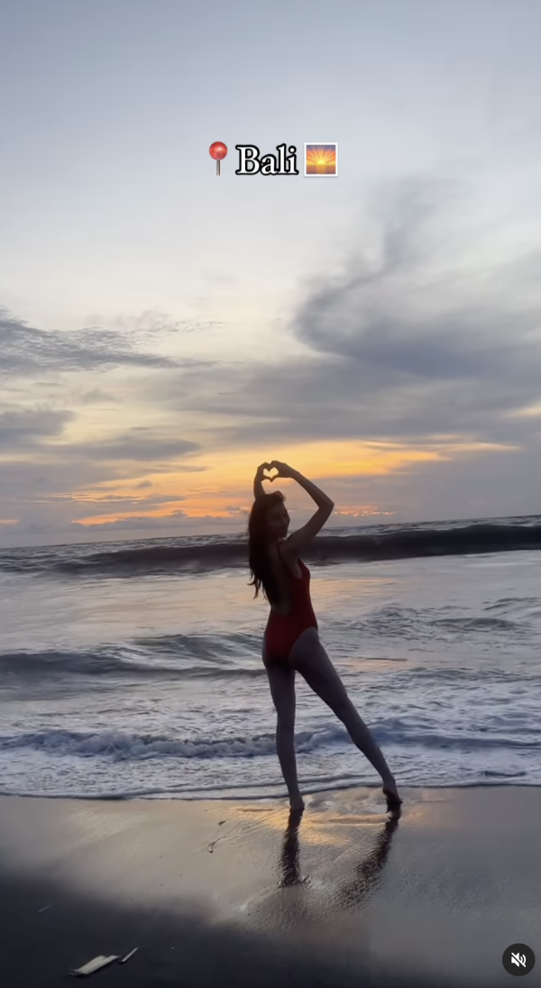 TVB富貴女星大馬曬噴血泳照疑失手凸腩？ 曾認升CUP上圍 揚言一世不「拆彈」 