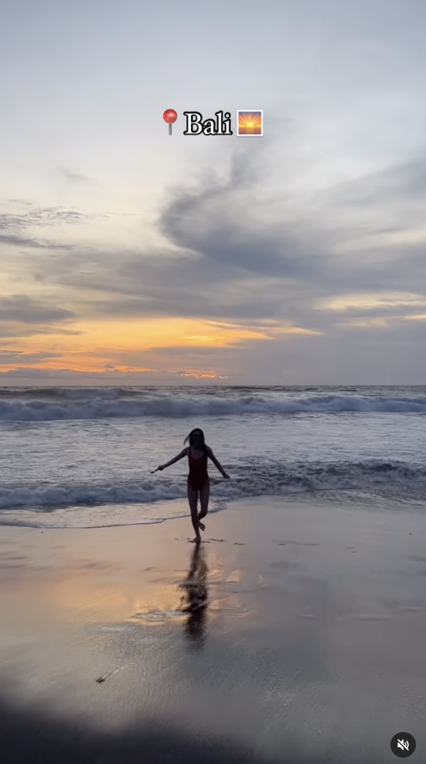 TVB富貴女星大馬曬噴血泳照疑失手凸腩？ 曾認升CUP上圍 揚言一世不「拆彈」 