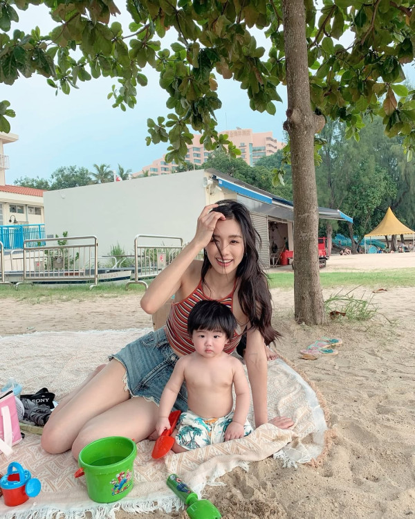 前TVB女星佗B飛馬爾代夫度假 泳裝曬纖瘦身材 上圍明顯升級 