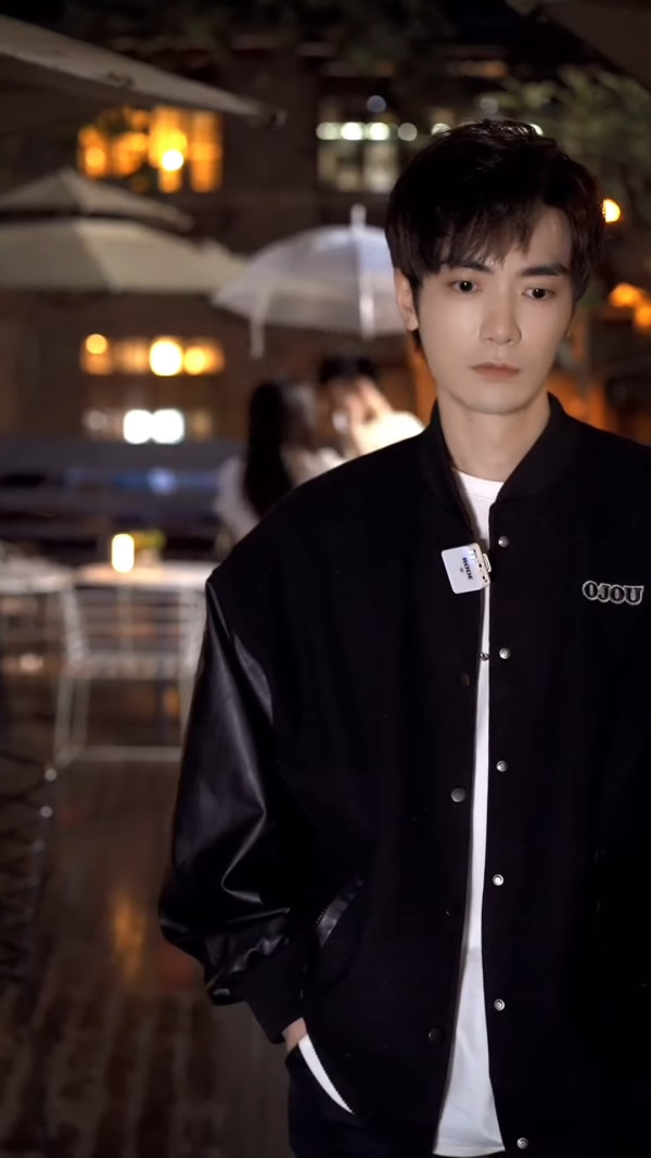 TVB男星蓮塘口岸被偶遇 親民贈合照 惟兩特徵被質疑整容?