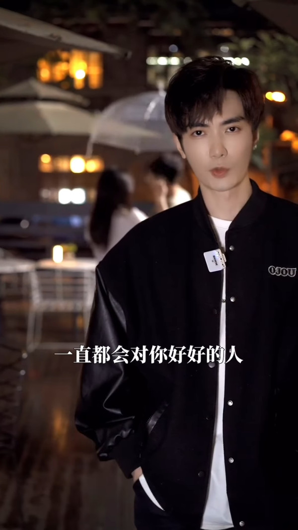 TVB男星蓮塘口岸被偶遇 親民贈合照 惟兩特徵被質疑整容?