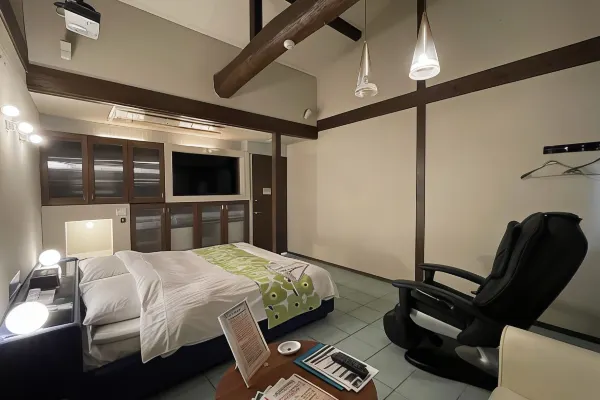 港人遊日訂錯情趣酒店 投訴非法禁錮兼冇得退款 被鬧無常識 