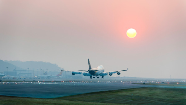 如果當年保留啟德機場?網民激辯利弊:可雙機場運作/航道會打交