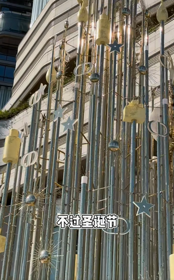 上水超市驚見內地客瘋搶食油 狂掃十幾箱買到缺貨！街坊稱連「呢樣」都唔放過 