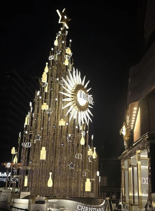 上水超市驚見內地客瘋搶食油 狂掃十幾箱買到缺貨！街坊稱連「呢樣」都唔放過 