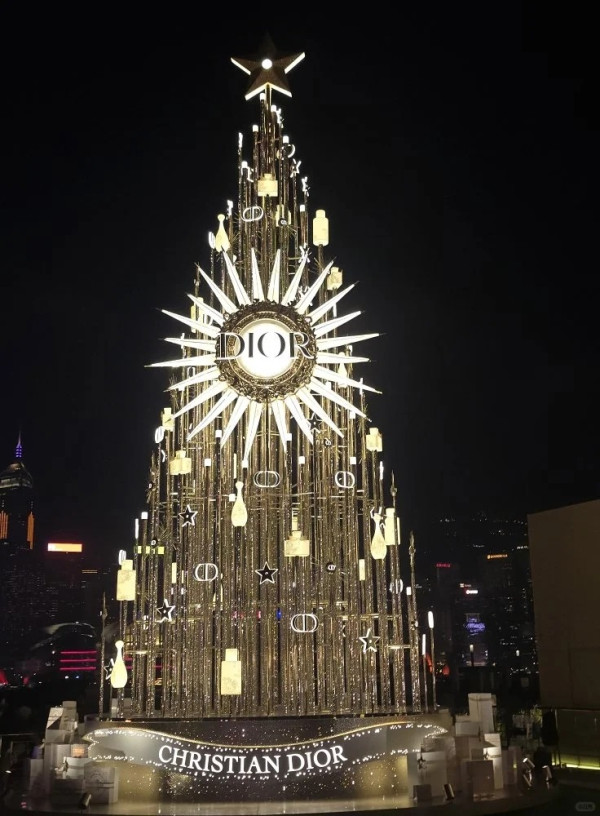 上水超市驚見內地客瘋搶食油 狂掃十幾箱買到缺貨！街坊稱連「呢樣」都唔放過 