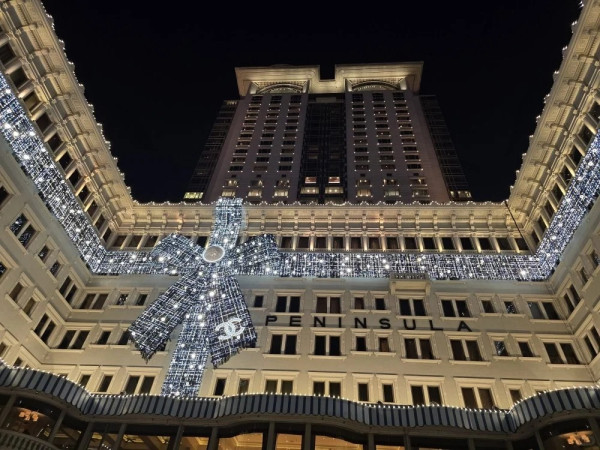 上水超市驚見內地客瘋搶食油 狂掃十幾箱買到缺貨！街坊稱連「呢樣」都唔放過 