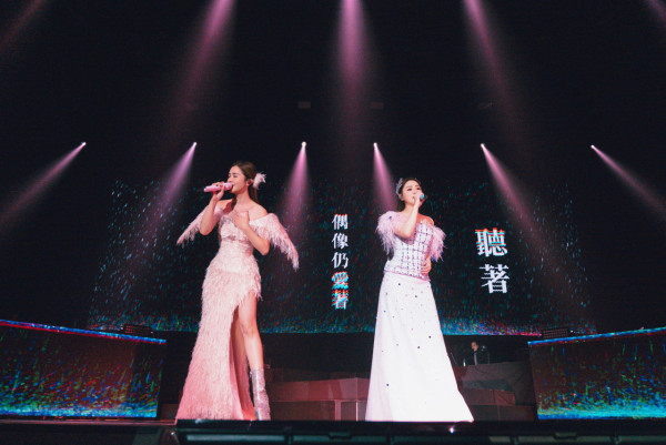 Twins北美巡唱遇加州7級地震 阿Sa直言被嚇醒！打卡大瀑布 粉絲激讚美貌17年如一日 