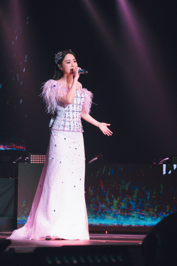 Twins北美巡唱遇加州7級地震 阿Sa直言被嚇醒！打卡大瀑布 粉絲激讚美貌17年如一日 