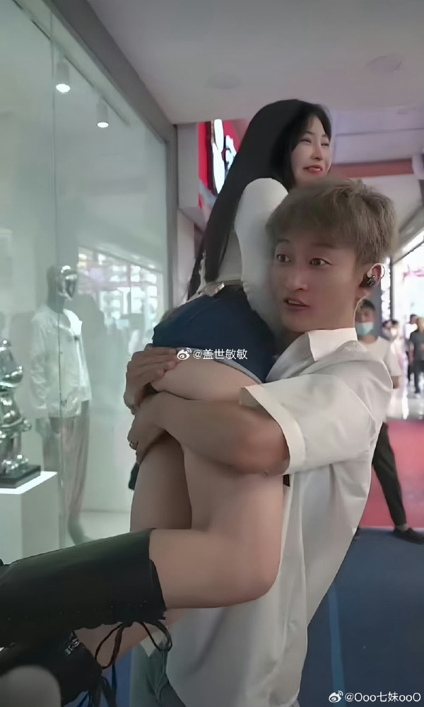 內地網紅靠性騷美女爆紅 捅臀部摸胸吸4千萬粉 網民：越沒底線賺越多 