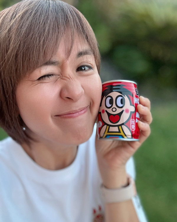 唐寧近照驚現全頭白髮