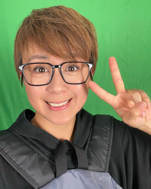 唐寧近照驚現全頭白髮