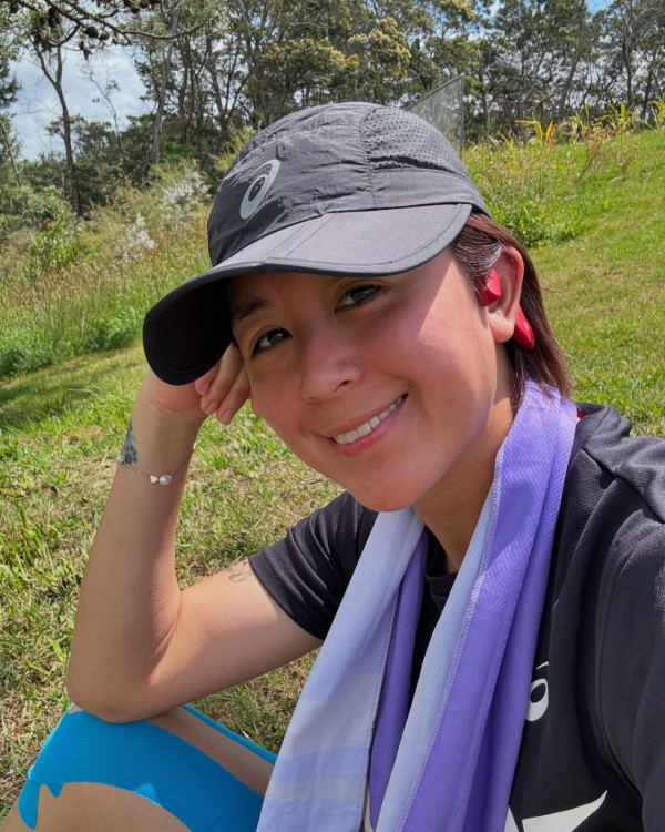 唐寧近照驚現全頭白髮