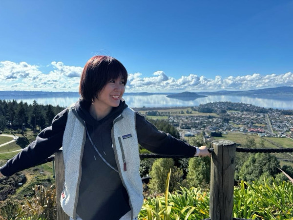 唐寧近照驚現全頭白髮