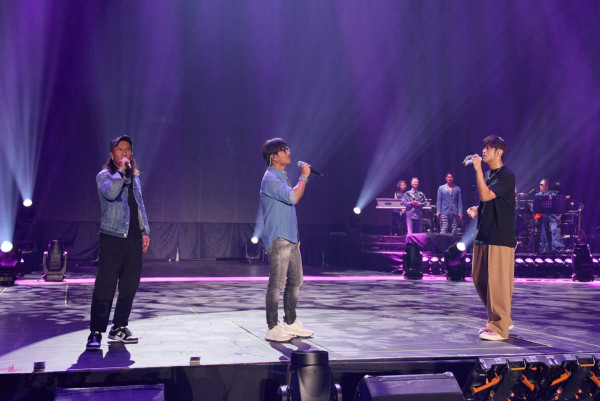 天王超低調遊日仍被認出 粉絲竟還隨身帶唱片 無奈只好贈簽名加合照 