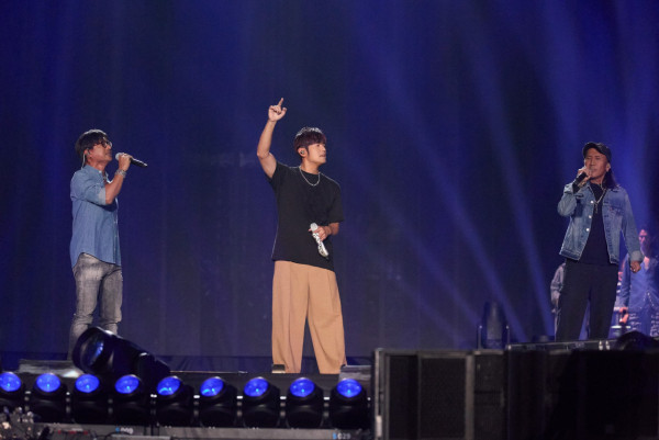 天王超低調遊日仍被認出 粉絲竟還隨身帶唱片 無奈只好贈簽名加合照 