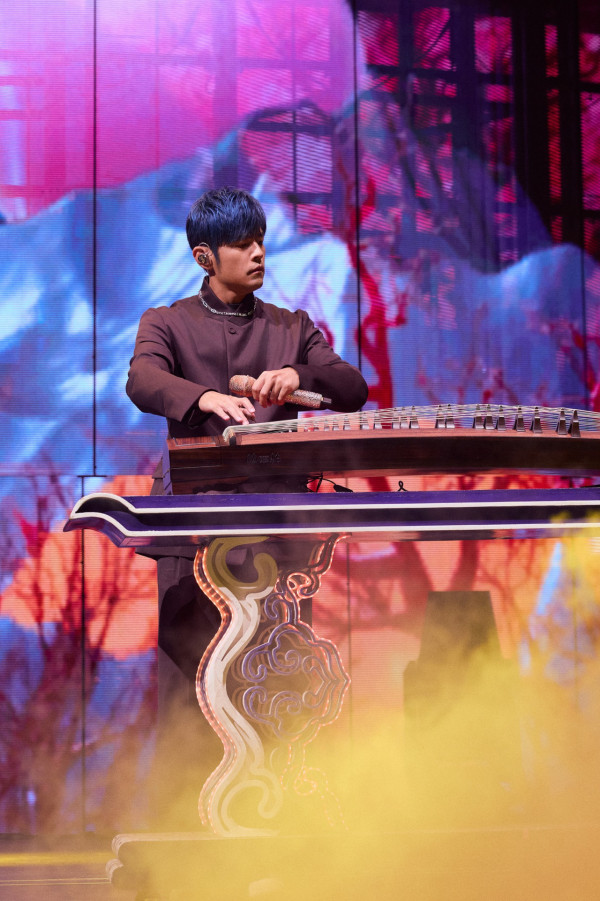 陳冠希驚喜現身周杰倫台北演唱會 一動作掀《頭文字D》集體回憶！ 