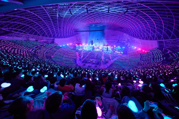 天王超低調遊日仍被認出 粉絲竟還隨身帶唱片 無奈只好贈簽名加合照 