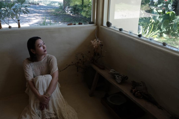 田蕊妮抗癌最新近況！杜汶澤甫老婆裸背出浴照 曝光手術疤痕 