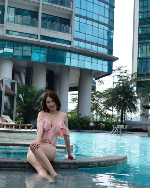 TVB富貴女星大馬曬噴血泳照疑失手凸腩？ 曾認升CUP上圍 揚言一世不「拆彈」 