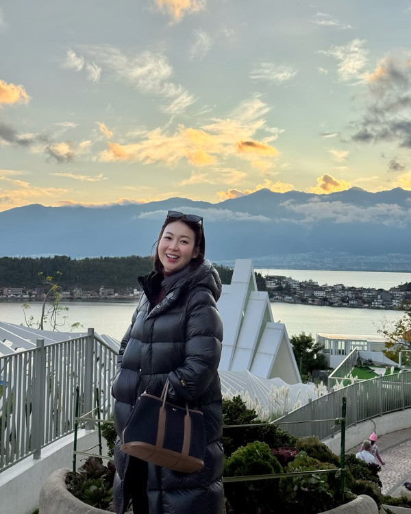 TVB富貴女星大馬曬噴血泳照疑失手凸腩？ 曾認升CUP上圍 揚言一世不「拆彈」 