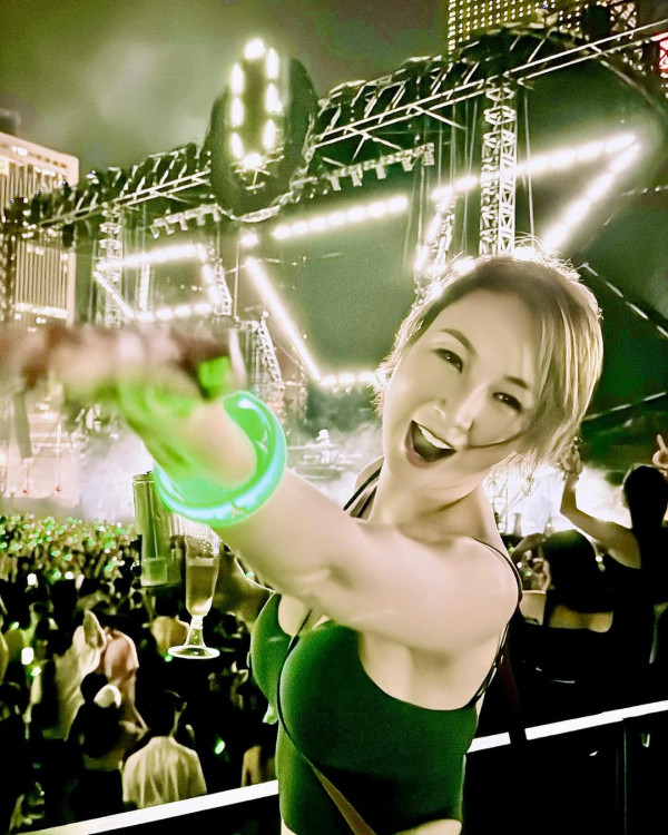 TVB富貴女星大馬曬噴血泳照疑失手凸腩？ 曾認升CUP上圍 揚言一世不「拆彈」 