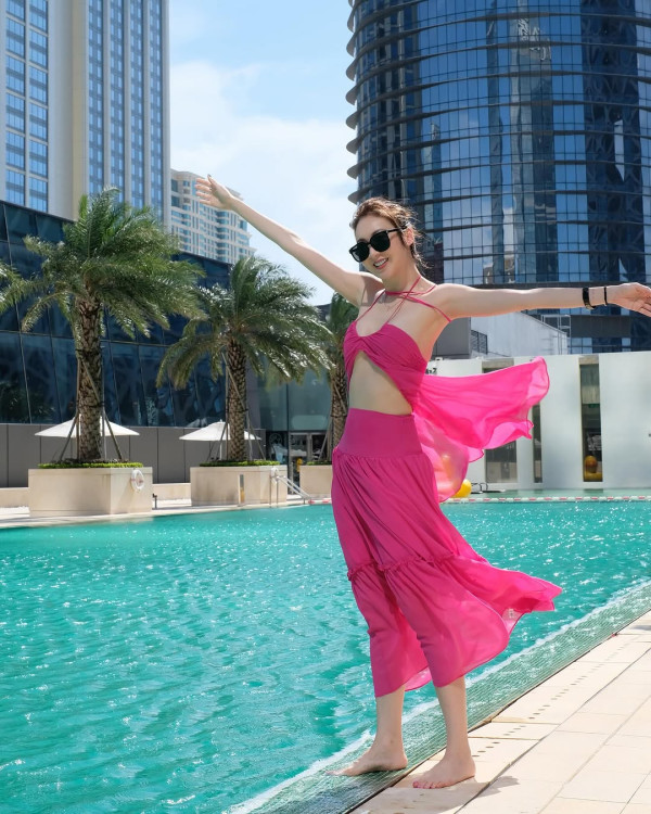 TVB富貴女星大馬曬噴血泳照疑失手凸腩？ 曾認升CUP上圍 揚言一世不「拆彈」 