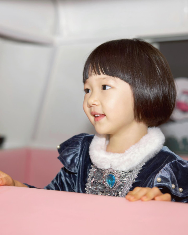 王祖藍李亞男兩囡囡一同慶生 王祖藍李亞男兩囡囡一同慶生