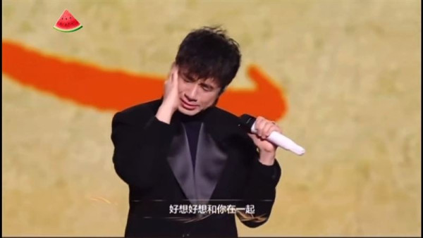 古巨基內地商演獻唱憶瓊瑤 崩潰痛哭：送給我最尊敬的妳 