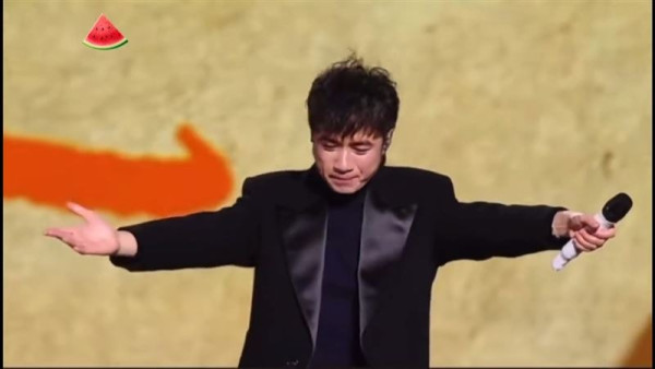 古巨基內地商演獻唱憶瓊瑤 崩潰痛哭：送給我最尊敬的妳 