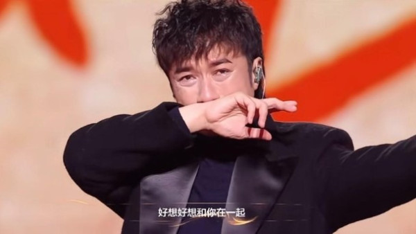 古巨基內地商演獻唱憶瓊瑤 崩潰痛哭：送給我最尊敬的妳 