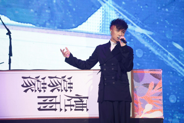 古巨基內地商演獻唱憶瓊瑤 崩潰痛哭：送給我最尊敬的妳 