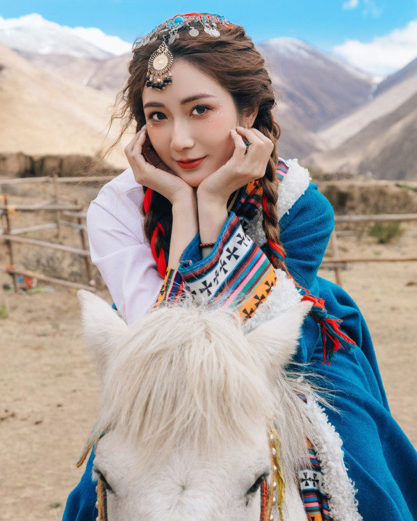 30歲拜金港姐撇甩老公獨遊西藏！着傳統服飾濃妝寫真罕有密實！ 