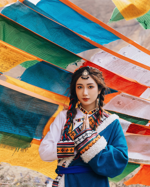 30歲拜金港姐撇甩老公獨遊西藏！着傳統服飾濃妝寫真罕有密實！ 