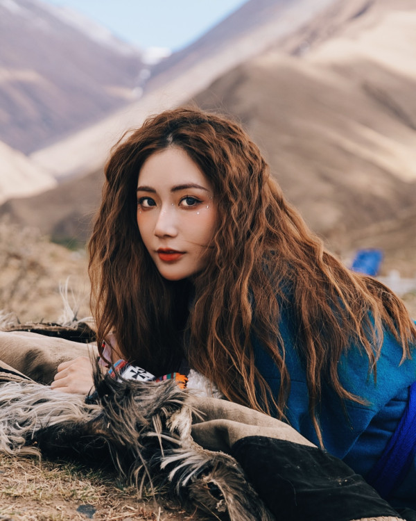 30歲拜金港姐撇甩老公獨遊西藏！着傳統服飾濃妝寫真罕有密實！ 