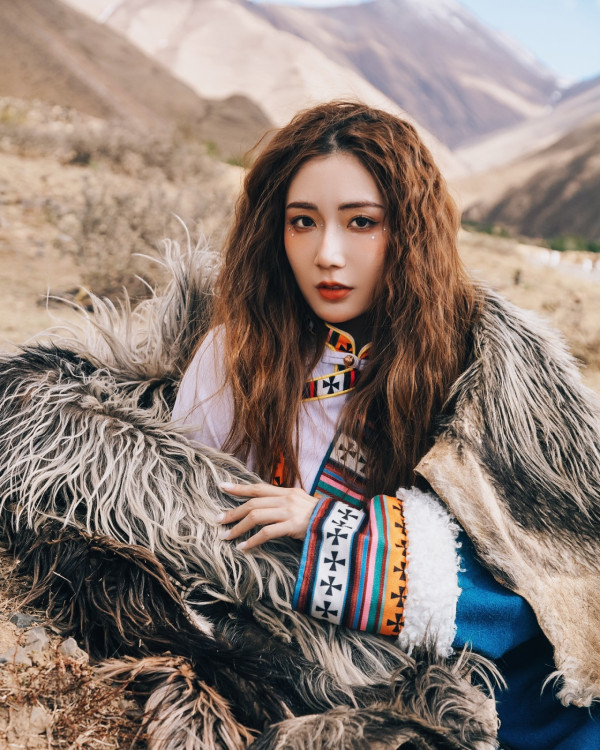 30歲拜金港姐撇甩老公獨遊西藏！着傳統服飾濃妝寫真罕有密實！ 