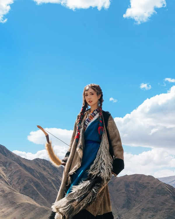 30歲拜金港姐撇甩老公獨遊西藏！着傳統服飾濃妝寫真罕有密實！ 